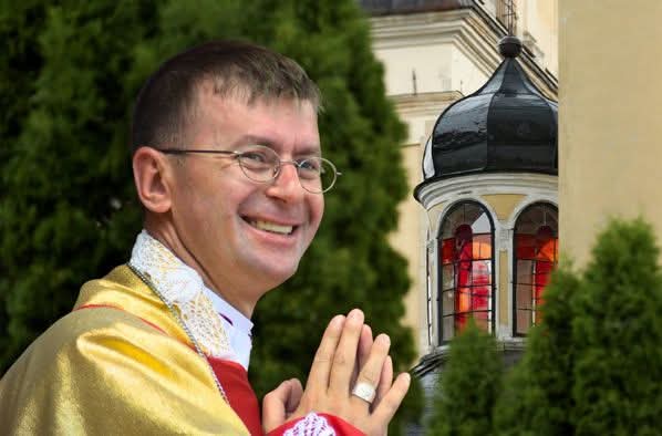 ЄПИСКОП ЕДВАРД КАВА ОЧОЛИТЬ КАМ’ЯНЕЦЬ-ПОДІЛЬСЬКУ ДІЄЦЕЗІЮ. НА ЦІЙ ПОСАДІ ВІН ЗАМІНИТЬ ЄПИСКОПА ЛЕОНА ДУБРАВСЬКОГО